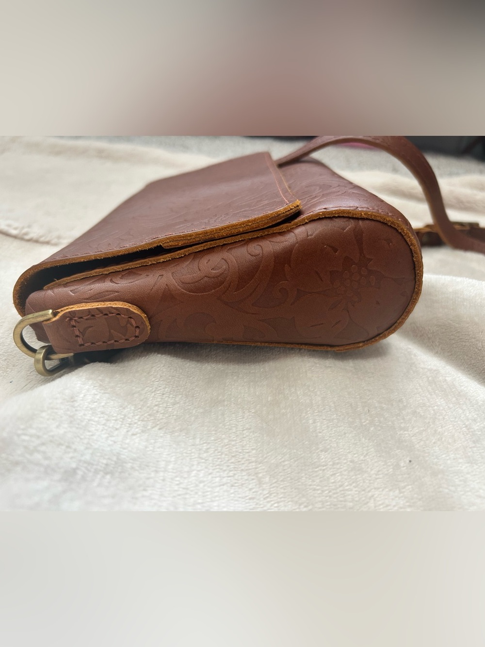 Portland Leather Metro Crossbody - Picture 4 of 11